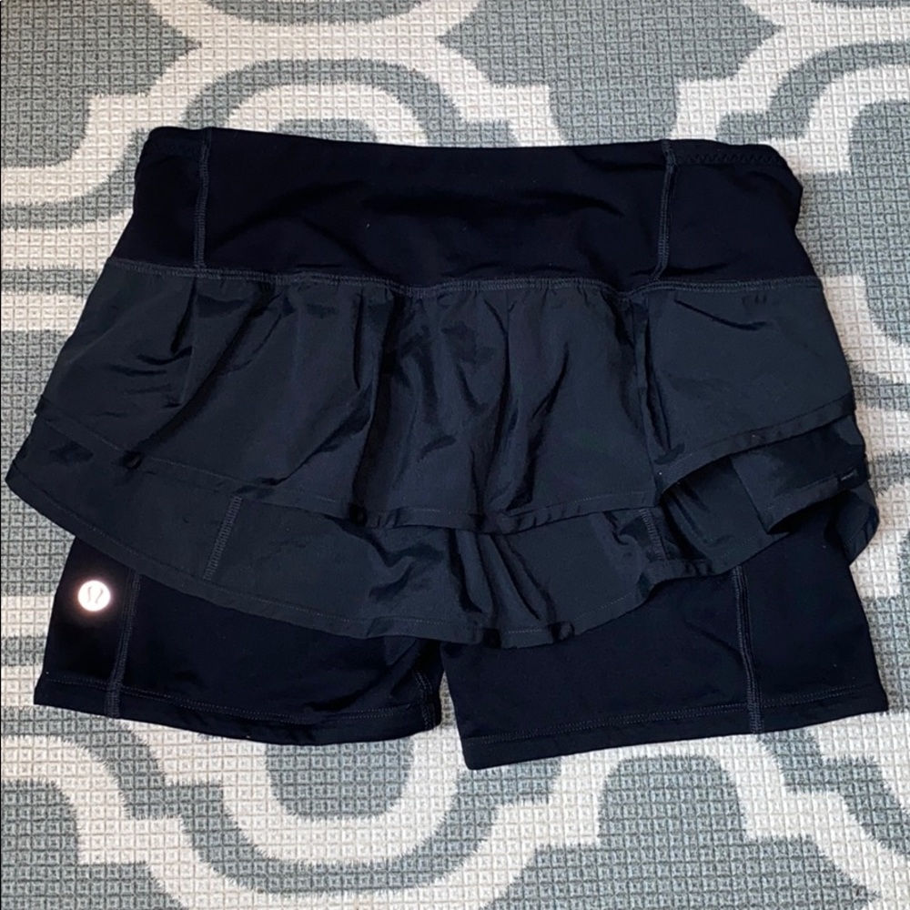 Lululemon black skort size 4